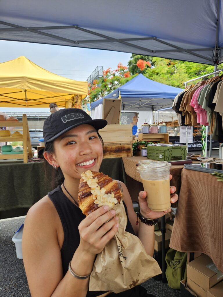 咖啡和杏仁可頌是我的市集早餐🧡